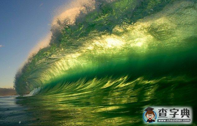 海浪拍擊瞬間形成絕美畫面1