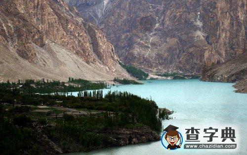 巴基斯坦山體滑坡形成堰塞湖1