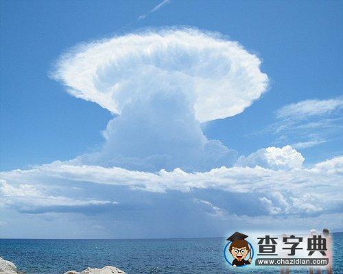 拍到罕見(jiàn)“飛碟云”和“蘑菇云”2