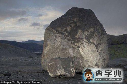 冰島火山噴發(fā)滾落千噸巨石1
