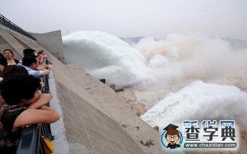 黃河小浪底三條“巨龍”噴涌2