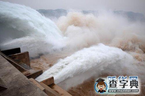 黃河小浪底三條“巨龍”噴涌3