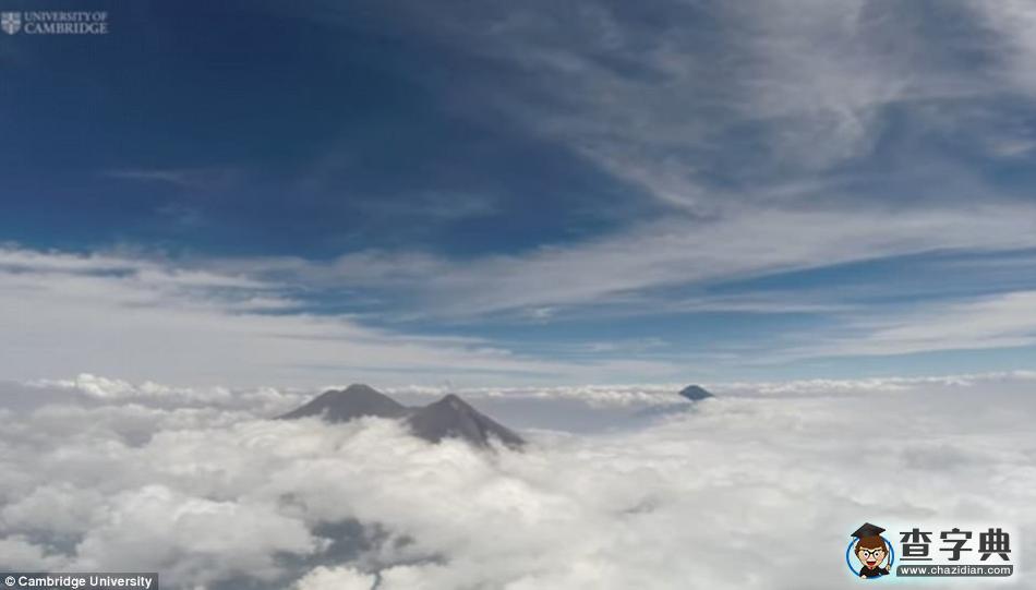 無人機拍攝危地馬拉火山噴發(fā)：每小時噴發(fā)數(shù)次5