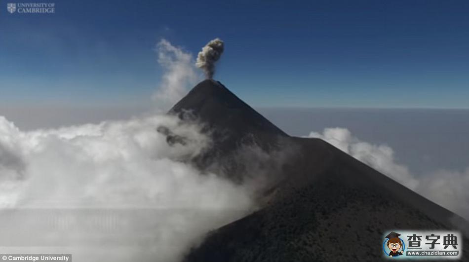 無人機拍攝危地馬拉火山噴發(fā)：每小時噴發(fā)數(shù)次6