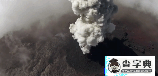 無人機拍攝危地馬拉火山噴發(fā)：每小時噴發(fā)數(shù)次2