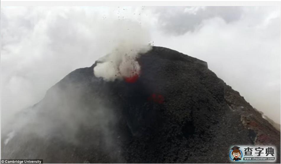 無人機拍攝危地馬拉火山噴發(fā)：每小時噴發(fā)數(shù)次7