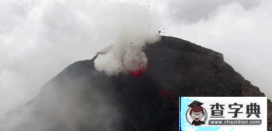 無人機拍攝危地馬拉火山噴發(fā)：每小時噴發(fā)數(shù)次1
