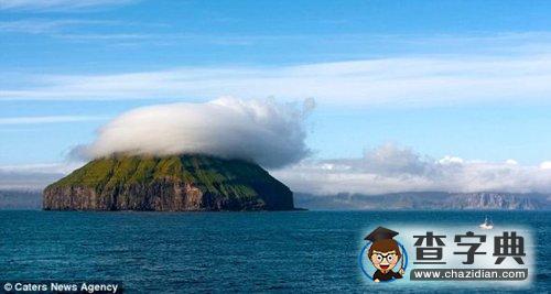 北大西洋海島現(xiàn)白云罩住“腦袋”壯觀景象(圖)2