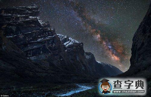 攝影師于喜馬拉雅山捕捉壯觀銀河系畫(huà)面1