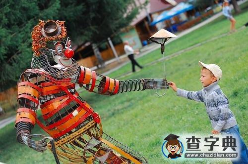 俄葉卡捷琳堡舉行“廢金屬”雕塑藝術(shù)節(jié)1