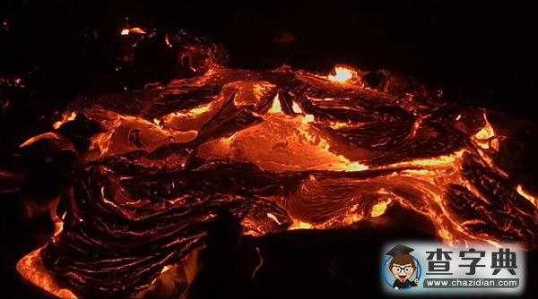 延時攝影展現(xiàn)夏威夷火山巖漿噴發(fā)盛況:似褶皺大象皮膚6