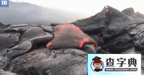 延時攝影展現(xiàn)夏威夷火山巖漿噴發(fā)盛況:似褶皺大象皮膚1