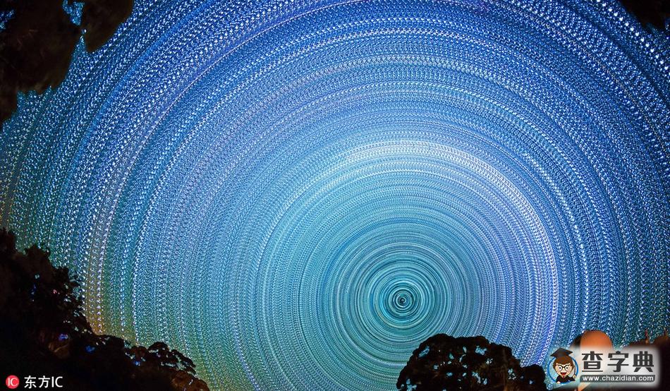 澳攝影師創(chuàng)作驚艷“銀河風(fēng)車” 繁星璀璨畫面震撼2