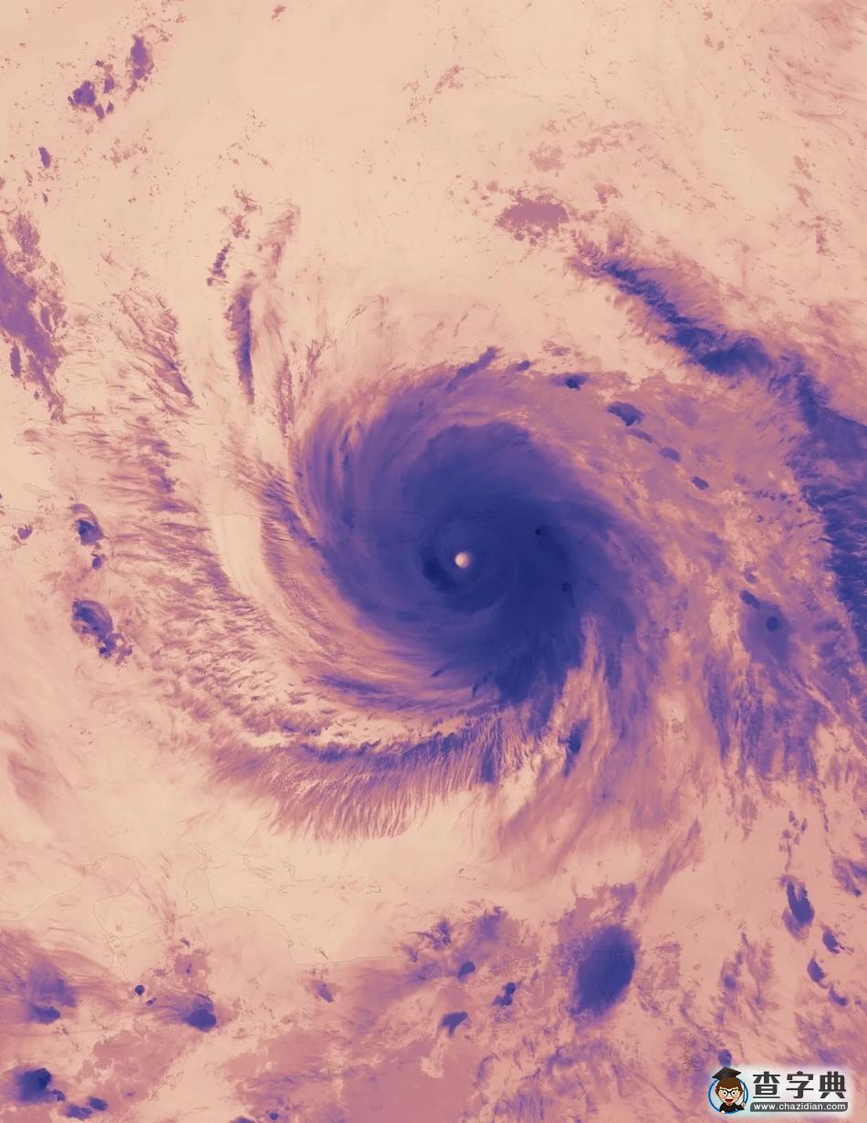 從太空角度觀看颶風(fēng)“瑪里亞”：地平線上延伸似厚厚積雪5