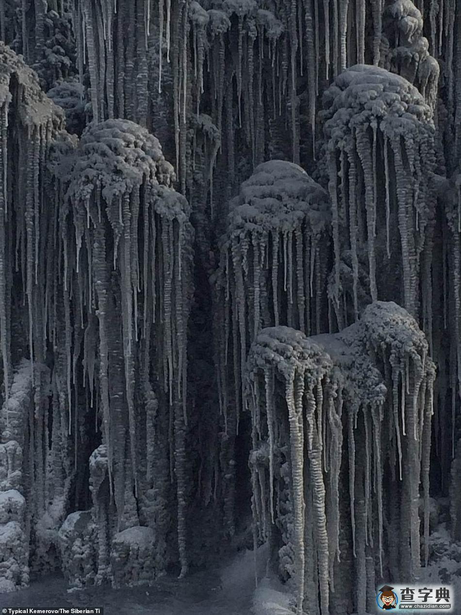 西伯利亞小鎮(zhèn)天降黑雪 居民稱仿佛生活在地獄6
