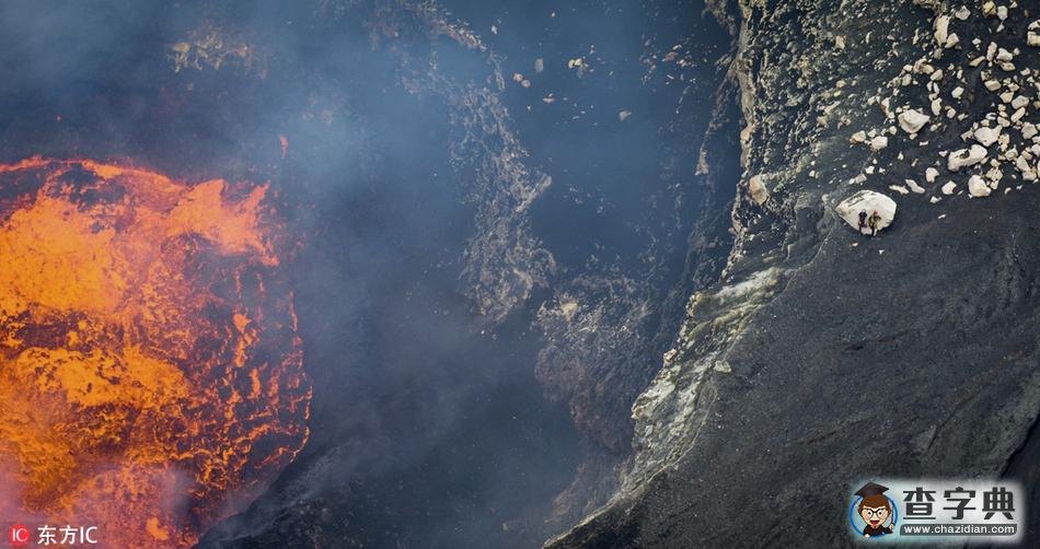 探秘瓦努阿圖島活火山 身后巖漿翻滾如煉獄之口5