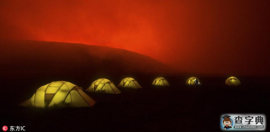 探秘瓦努阿圖島活火山 身后巖漿翻滾如煉獄之口9