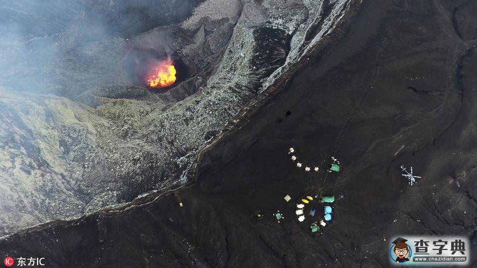 探秘瓦努阿圖島活火山 身后巖漿翻滾如煉獄之口8