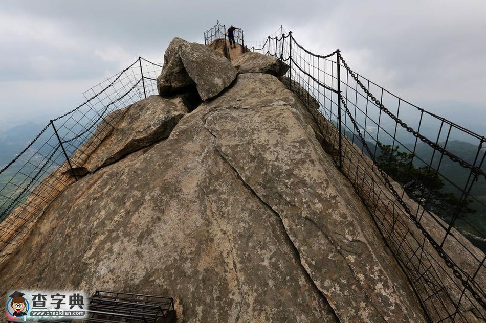 游客登高龜峰山 被譽(yù)為“天下第一龜”4