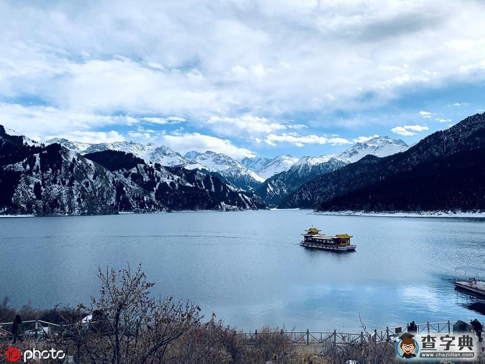 新疆天山天池景區(qū)迎來(lái)冬日降雪 景色壯美如詩(shī)如畫1