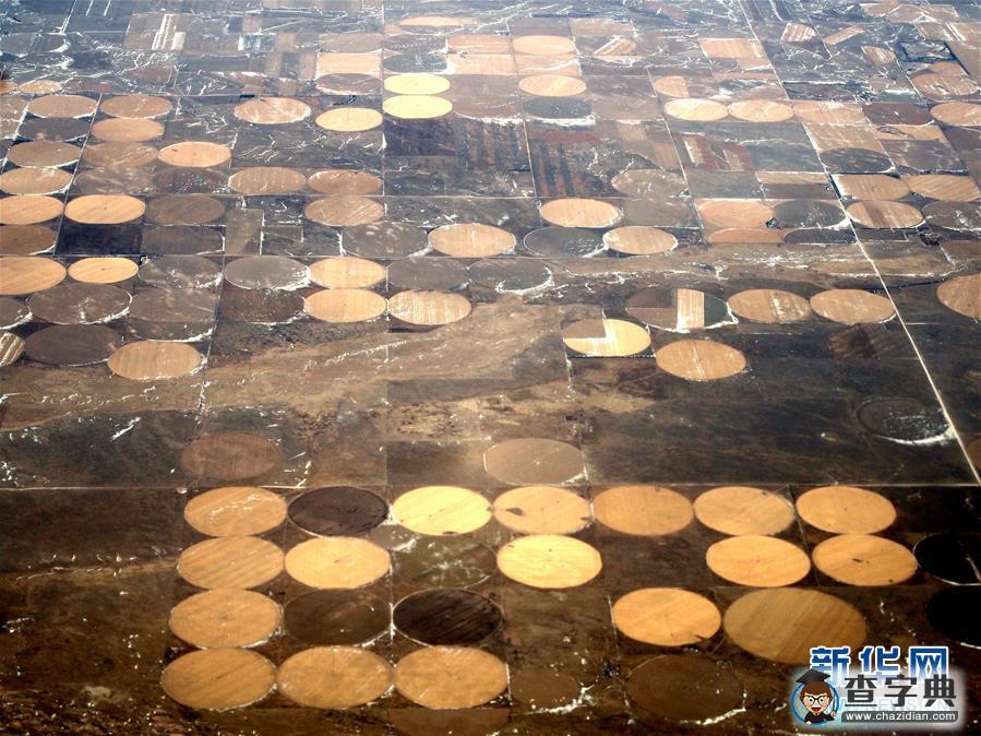 空中俯瞰世界：從星羅棋布的結(jié)冰湖泊到白雪覆蓋的山地5