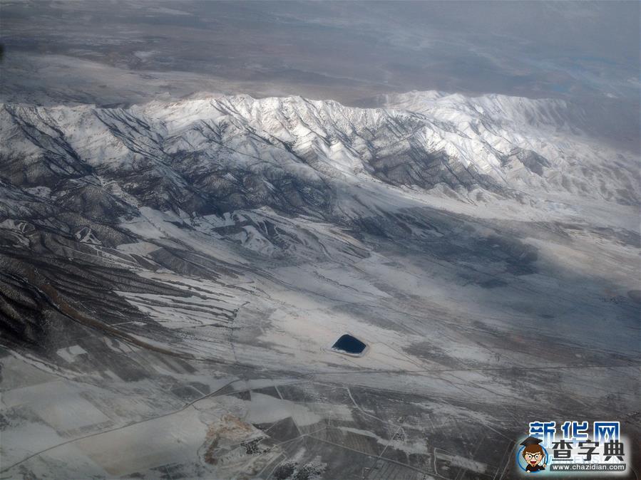 空中俯瞰世界：從星羅棋布的結(jié)冰湖泊到白雪覆蓋的山地7