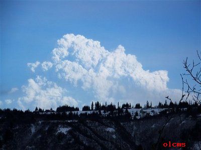 組圖：美國(guó)里道特火山噴發(fā)煙柱高達(dá)數(shù)百米
