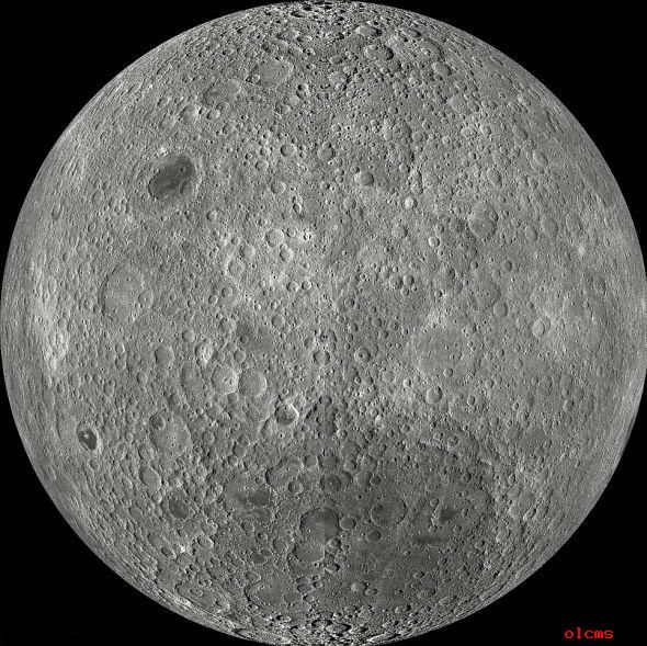 這張圖片是利用美國宇航局的月球勘測軌道飛行器（LRO）在2009年11月到2011年2月間拍攝的1.5萬多張廣角相機(WAC)照片合成的。