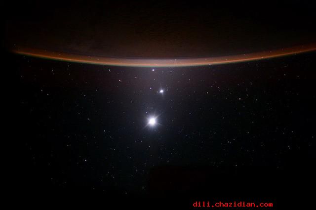 空間站宇航員拍到罕見的“四星一線”